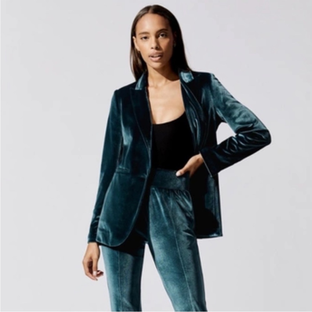 Carbon38 Velvet boyfriend Blazer in Teal. XS Dark Academia